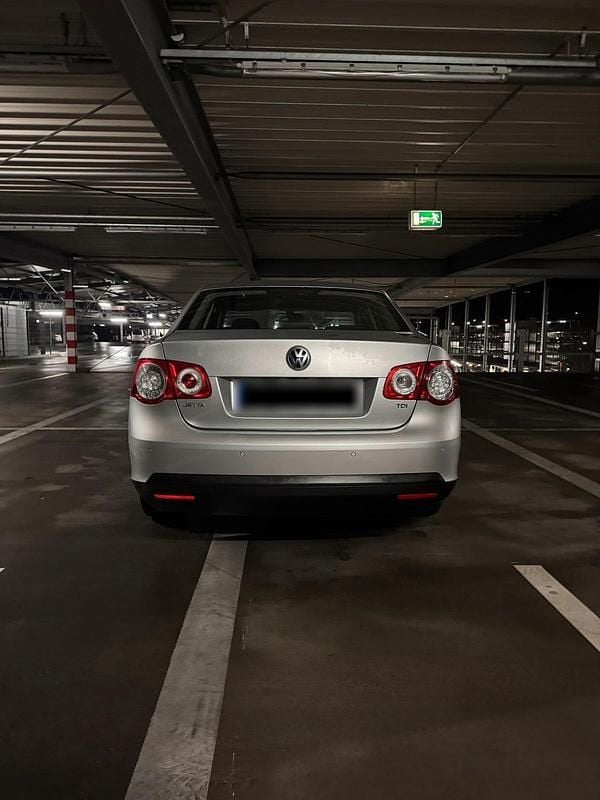 Gebraucht VW Jetta Edition 105 PS (77 kW) 2010 Silber Limousine