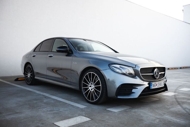 Grau Gebraucht 2017 Mercedes E43 AMG AMG Limousine | 29.900 € (Etwas zu teuer) - Bild 1/4