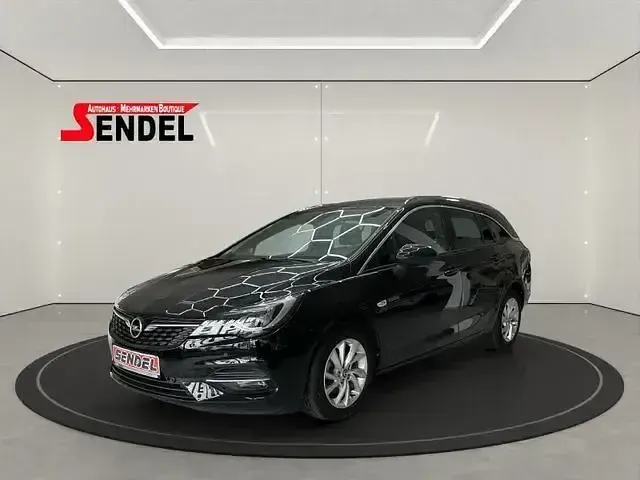 Usado Opel Astra Elegance 146 CV (107 kW) 2020 Negro Familiar