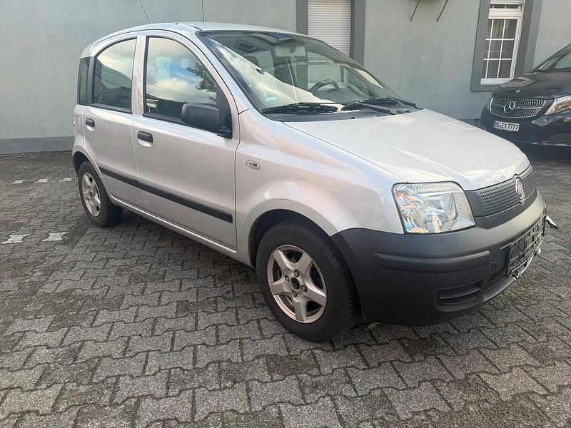 Silber Gebraucht 2009 Fiat Panda Limousine | 1.849 € - Bild 1/4