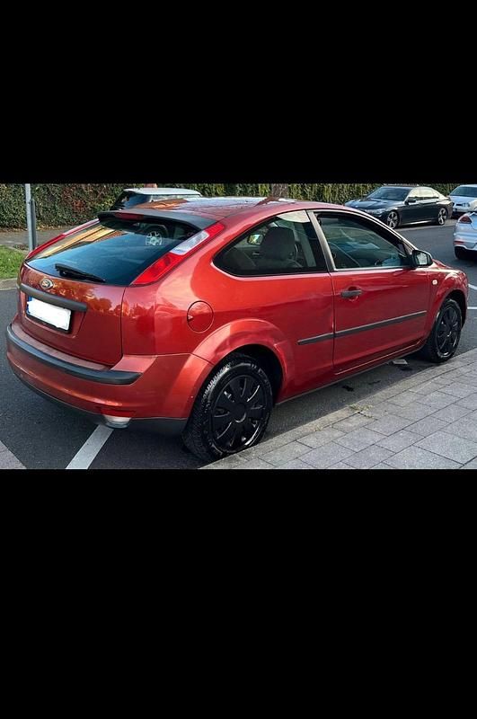 Rot Gebraucht 2010 Ford Focus Cabriolet Cabrio | 800 € (Superpreis) - Bild 1/3