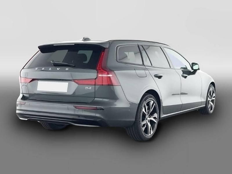 Gebraucht Volvo V60 Plus 197 PS (144 kW) 2025 Grün Kombi