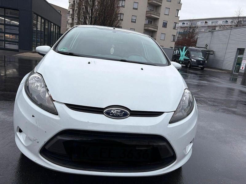 Weiß Gebraucht 2009 Ford Fiesta Trend Limousine | 1.900 € (Guter Preis) - Bild 1/4