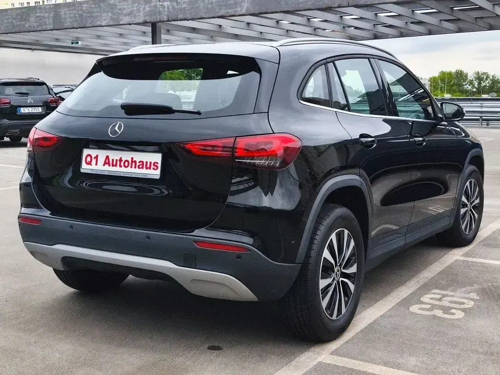 Gebraucht Mercedes GLA180 116 PS (85 kW) 2021 Schwarz SUV