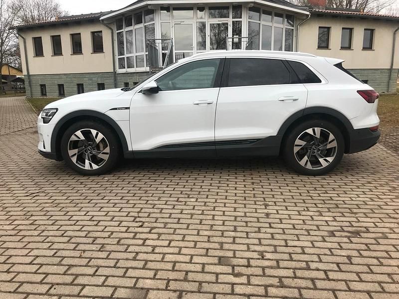 Gebraucht Audi e-tron S-Line 230 kW (313 PS) 2021 Weiß SUV