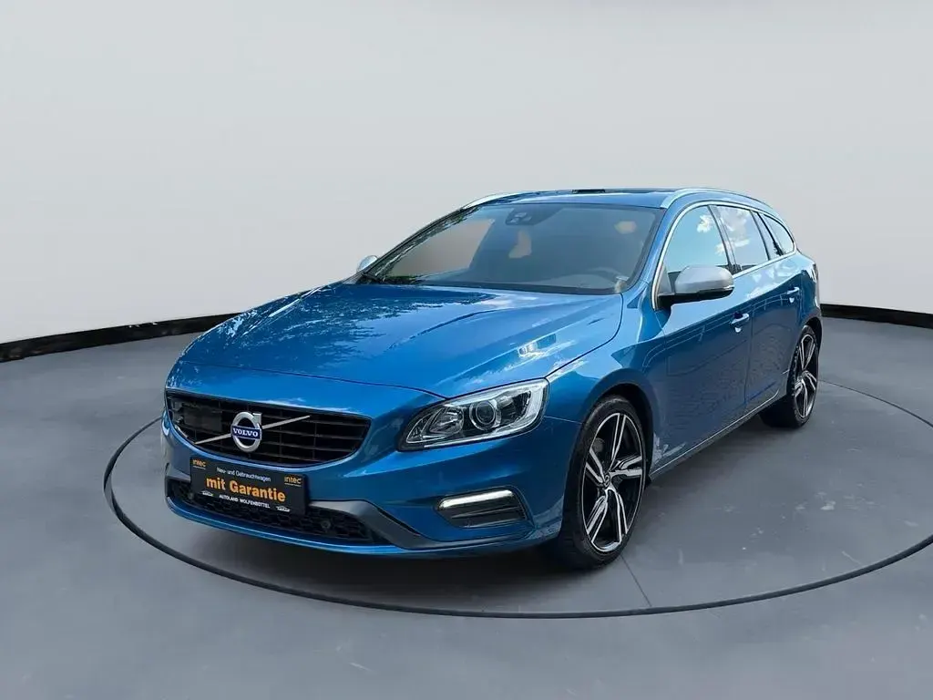 Gebraucht Volvo V60 R-Design Momentum 224 PS (164 kW) 2017 Blau Kombi
