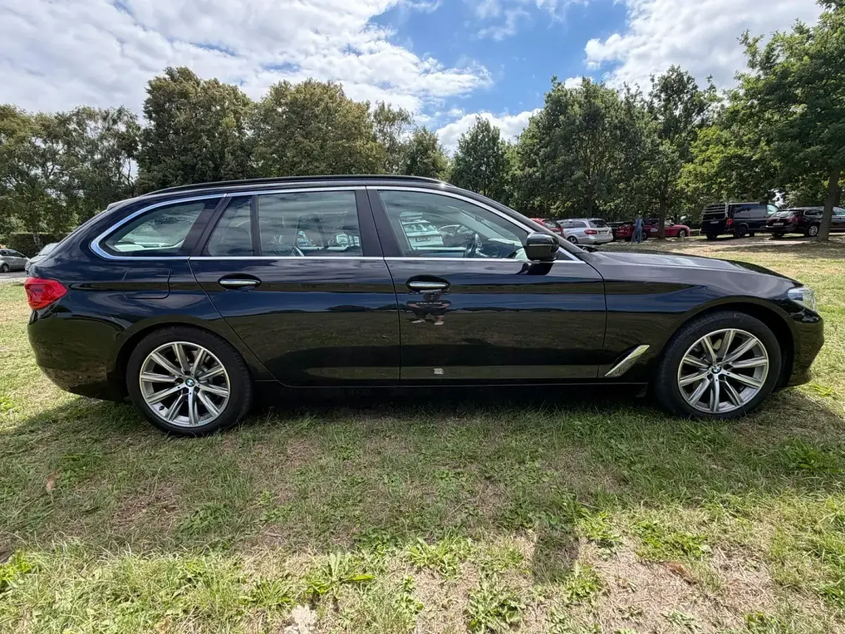 Gebraucht BMW 520 190 PS (139 kW) 2018 Schwarz Kombi