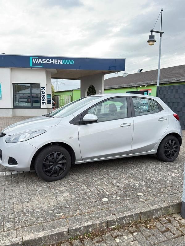 Gebraucht Mazda 2 Inclusive 75 PS (55 kW) 2009 Silber Kleinwagen