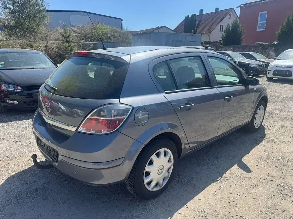 Gebraucht Opel Astra 105 PS (77 kW) 2008 Grau Limousine