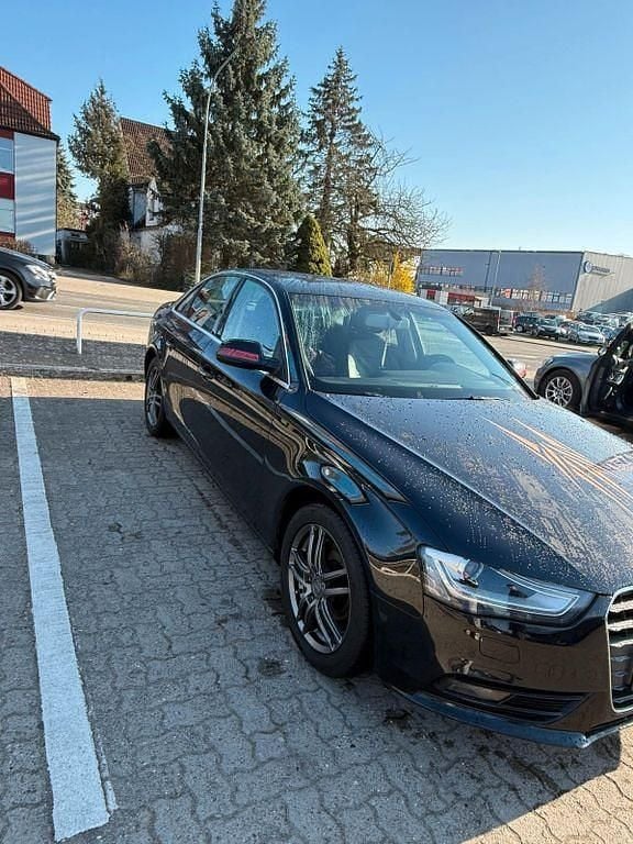 Second-hand Audi A4 Ambiente 170 CP (125 kW) 2012 Negru Berlinǎ