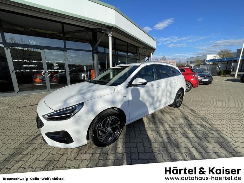 Polar white (weiß) Gebraucht 2020 Hyundai i30 Prime Kombi | 19.990 € (Guter Preis) - Bild 1/4
