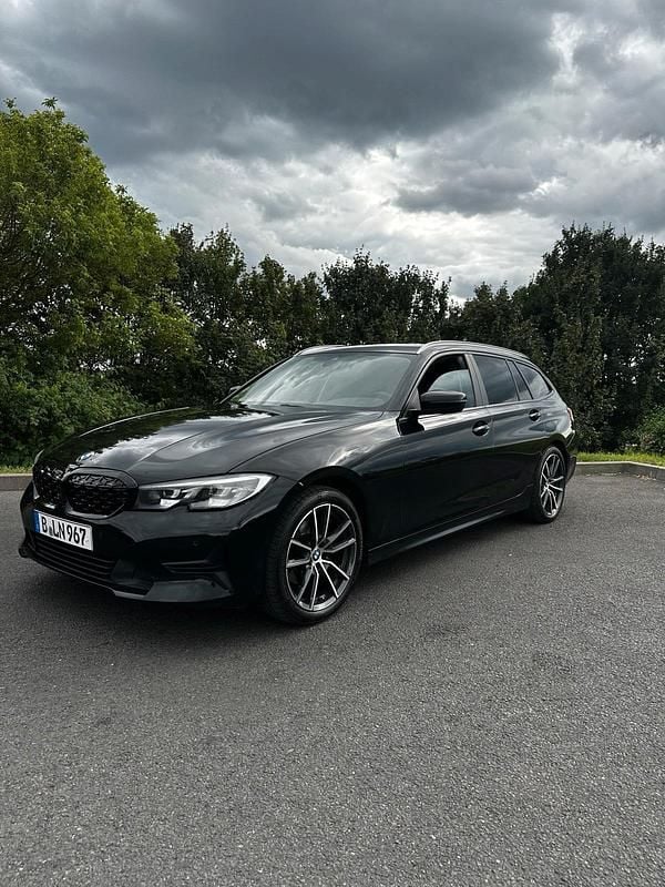 Gebraucht BMW 320 190 PS (139 kW) 2020 Schwarz Kombi