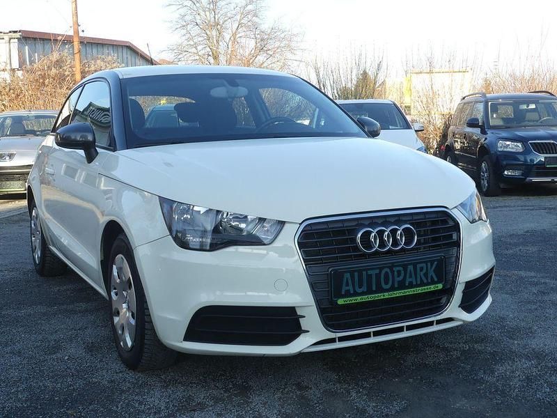 Gebraucht Audi A1 Attraction 86 PS (63 kW) 2011 Weiß Kleinwagen