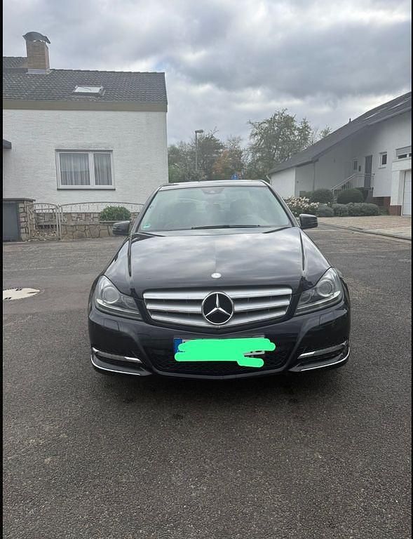 Schwarz Gebraucht 2013 Mercedes C180 Avantgarde Limousine | 10.999 € (Fairer Preis) - Bild 1/4
