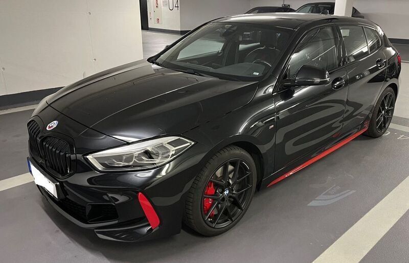 Schwarz Gebraucht 2023 BMW 128 Performance Limousine | 30.628 € (Superpreis) - Bild 1/4