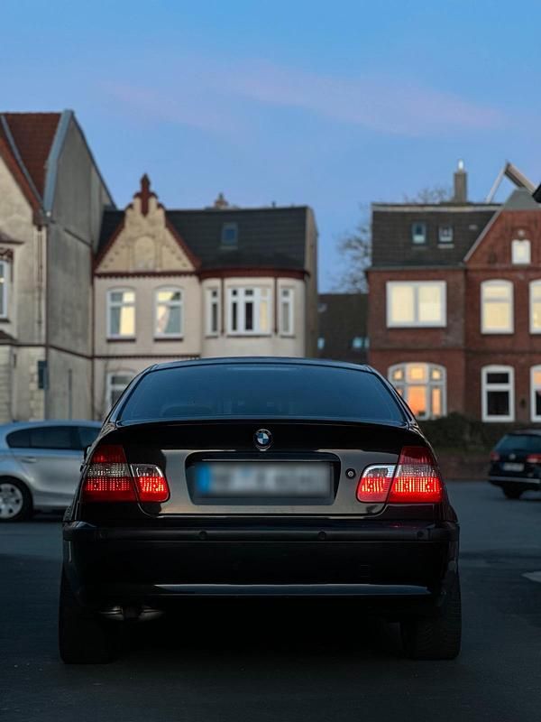 Gebraucht BMW 320 150 PS (110 kW) 2004 Schwarz Limousine