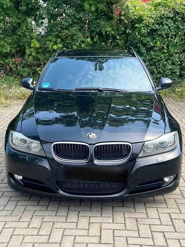 Schwarz Gebraucht 2009 BMW 330 Kombi | 8.300 € (Guter Preis) - Bild 1/4