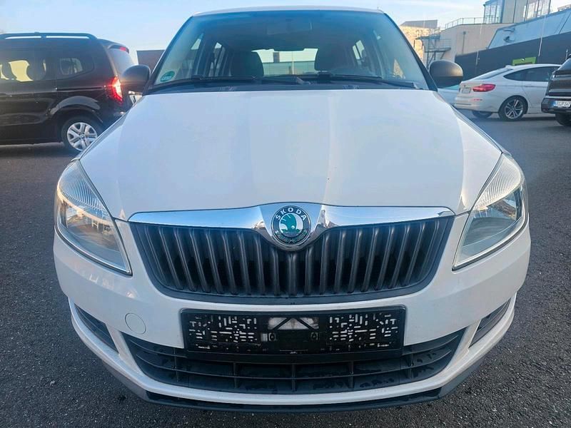 Gebraucht Skoda Fabia 60 PS (44 kW) 2012 Weiß Kleinwagen