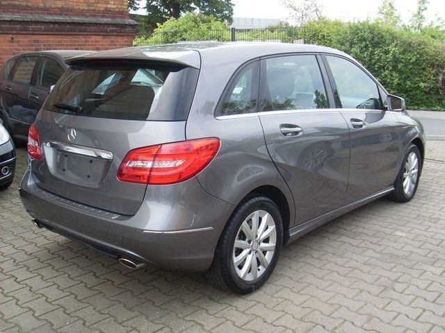 Gebraucht Mercedes B220 170 PS (125 kW) 2013 Grau Van / Kleinbus