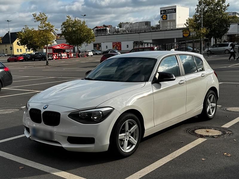 Weiß Gebraucht 2014 BMW 116 Kleinwagen | 6.400 € (Guter Preis) - Bild 1/4