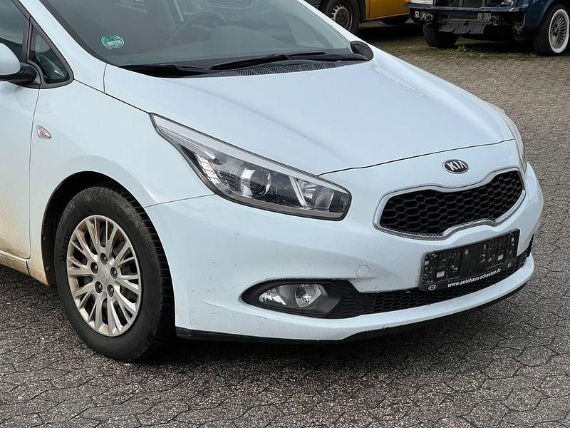 Gebraucht Kia Ceed 99 PS (72 kW) 2014 Weiß Kleinwagen