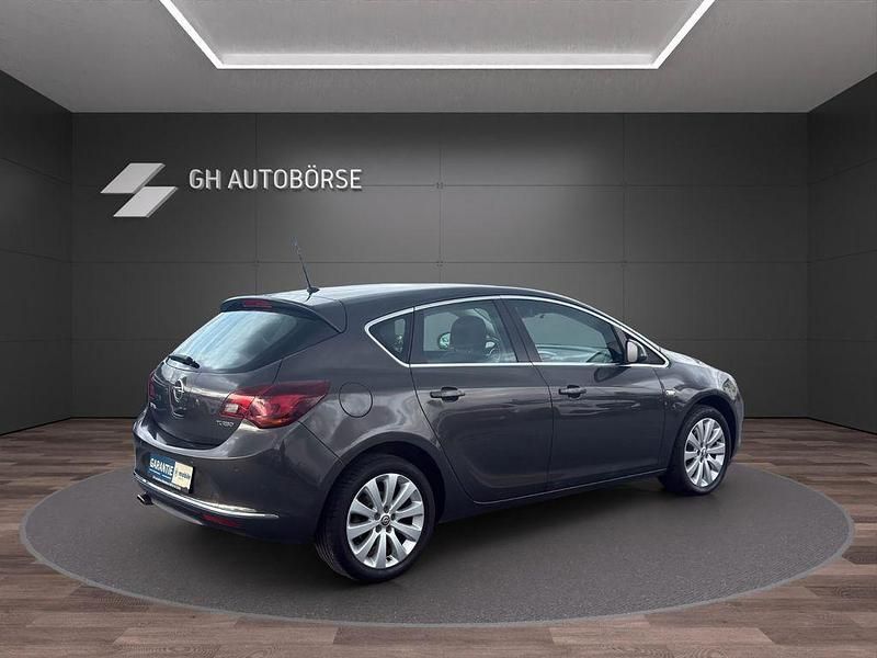 Gebraucht Opel Astra Innovation 140 PS (102 kW) 2014 Grau Limousine