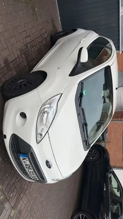 Gebraucht Ford Ka Trend 69 PS (50 kW) 2014 Weiß Kleinwagen