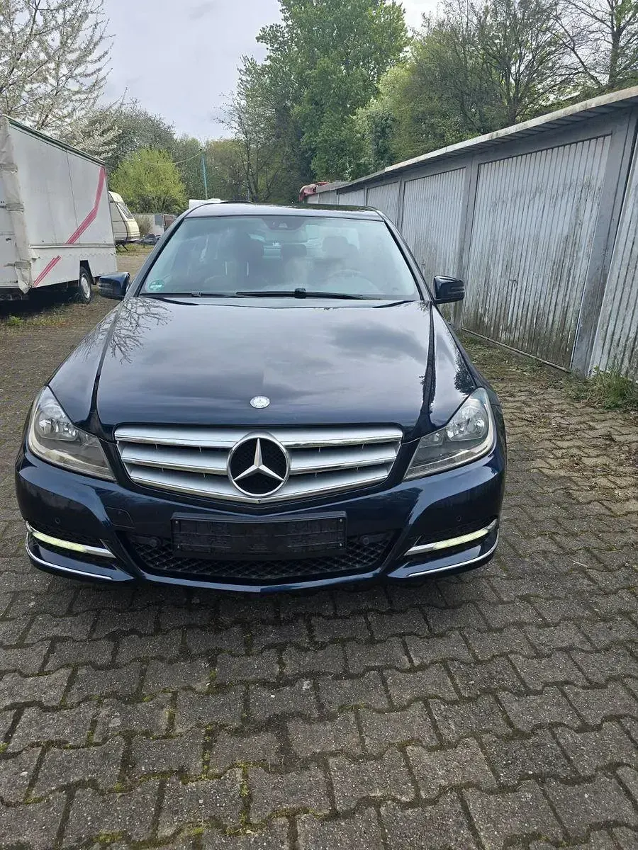 Gebraucht Mercedes C350 Elegance 306 PS (225 kW) 2011 Blau Limousine