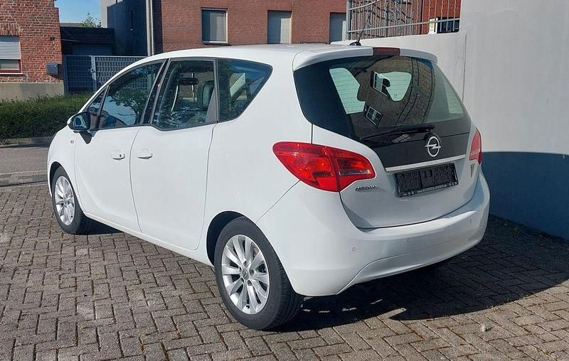 Używany Opel Meriva Style 120 KM (88 kW) 2014 Biały Minivan
