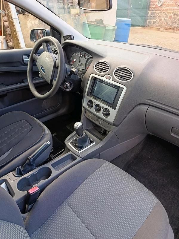 Second-hand Ford Focus 82 CP (60 kW) 2005 Albastru Coupe