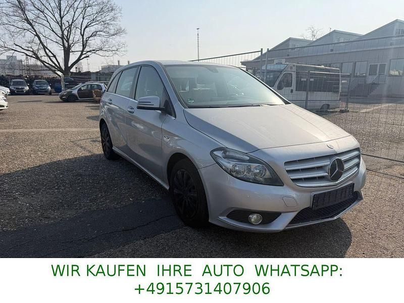 Gebraucht Mercedes B180 122 PS (89 kW) 2012 Silber Van / Kleinbus