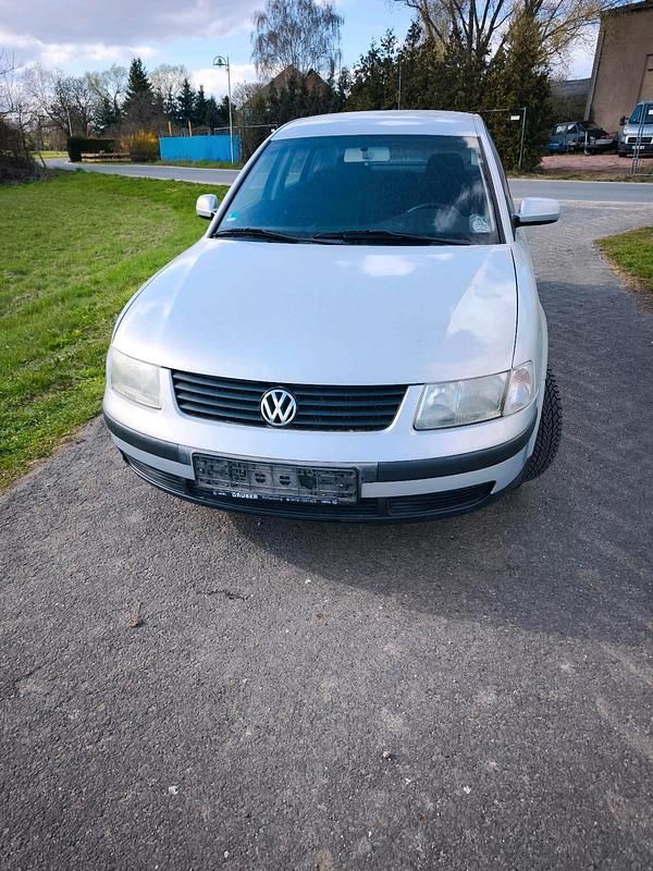 Gebraucht VW Passat 74 PS (54 kW) 1999 Silber Limousine