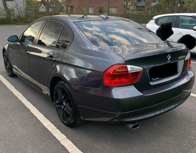 Gebraucht BMW 320 163 PS (119 kW) 2007 Grau Limousine