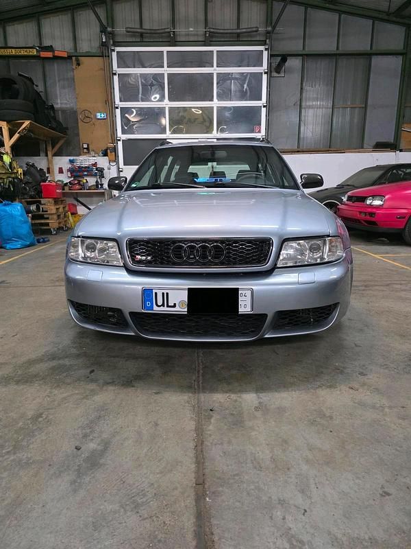 Silber Gebraucht 2001 Audi RS4 Kombi | 36.000 € (Superpreis) - Bild 1/4