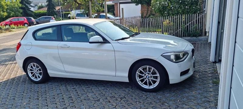 Weiß Gebraucht 2014 BMW 116 Urban Line Kleinwagen | 7.500 € (Fairer Preis) - Bild 1/4
