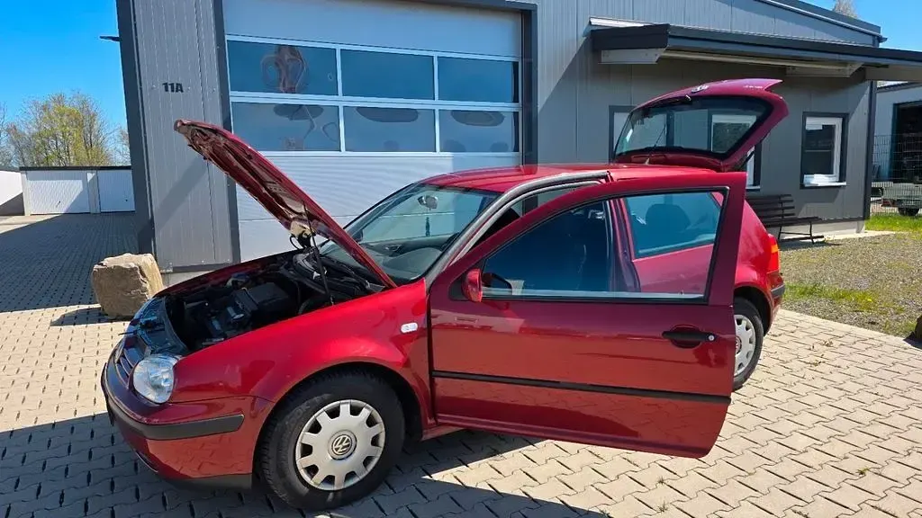 Używany VW Golf IV 75 KM (55 kW) 2000 Czerwony Sedan/Limuzyna