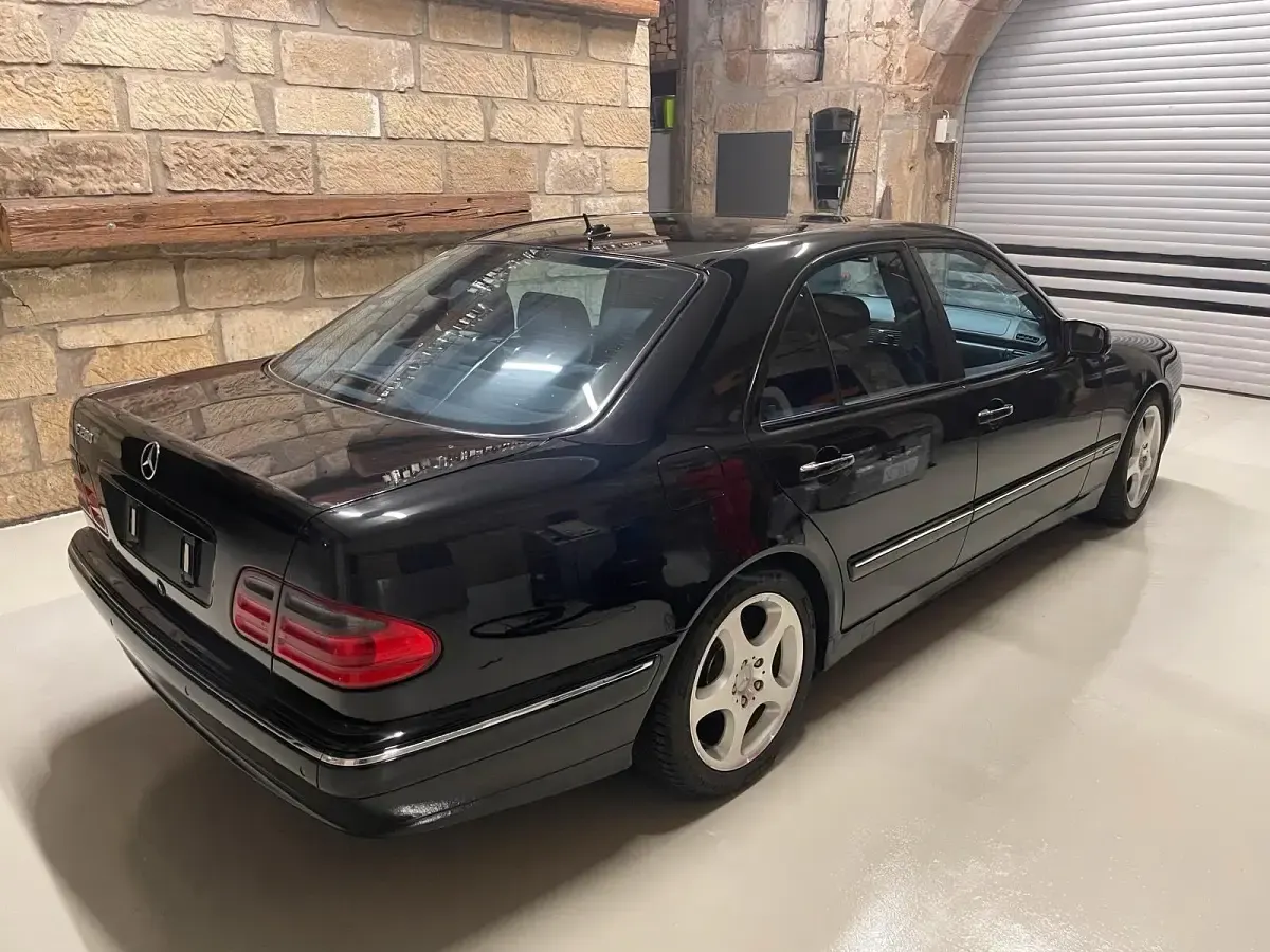 Gebraucht Mercedes E280 204 PS (150 kW) 1999 Schwarz Limousine