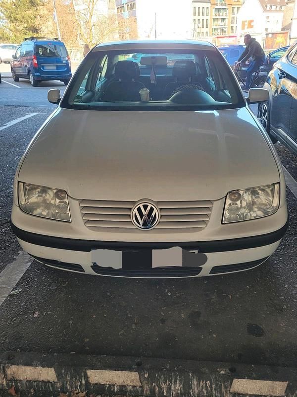 Gebraucht VW Bora 102 PS (75 kW) 2003 Weiß Limousine