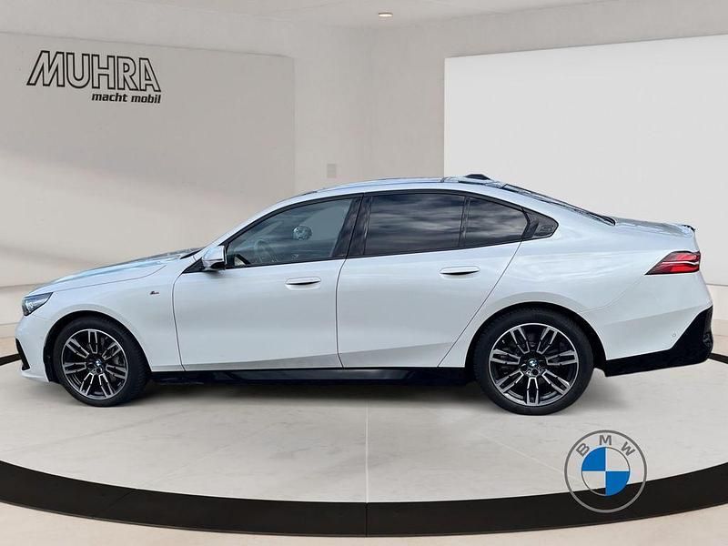 Gebraucht BMW 540 M Sport 303 PS (222 kW) 2025 Mineralweiss Limousine