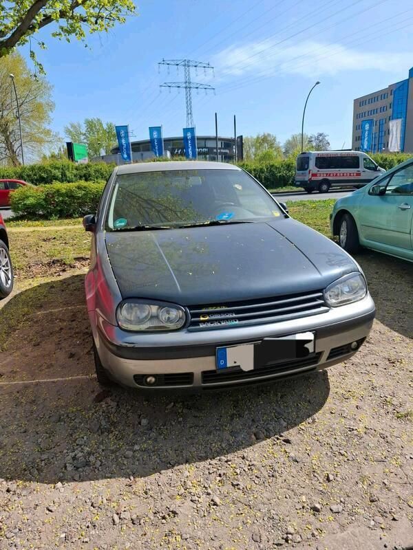 Grau Gebraucht 2002 VW Golf IV Kleinwagen | 1.300 € (Guter Preis) - Bild 1/4