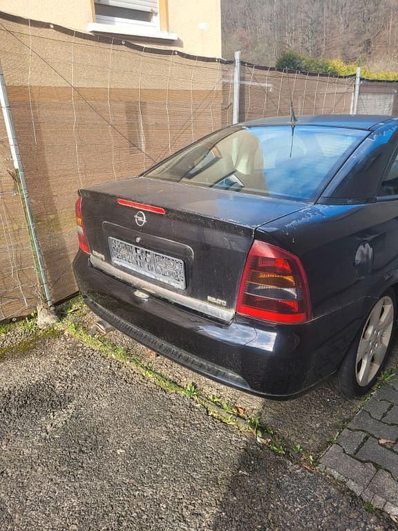 Gebraucht Opel Astra Edition 125 PS (91 kW) 2004 Schwarz Coupé