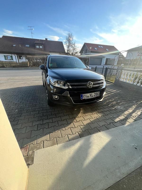Schwarz Gebraucht 2017 VW Tiguan SUV | 14.500 € - Bild 1/4