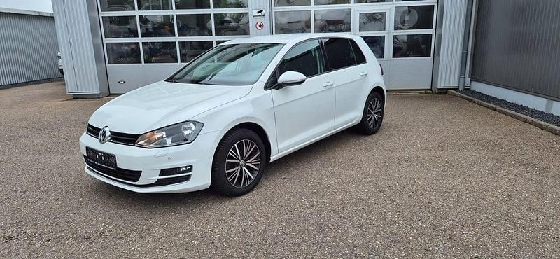 Weiß Gebraucht 2016 VW Golf VII Allstar Limousine | 11.500 € (Fairer Preis) - Bild 1/4