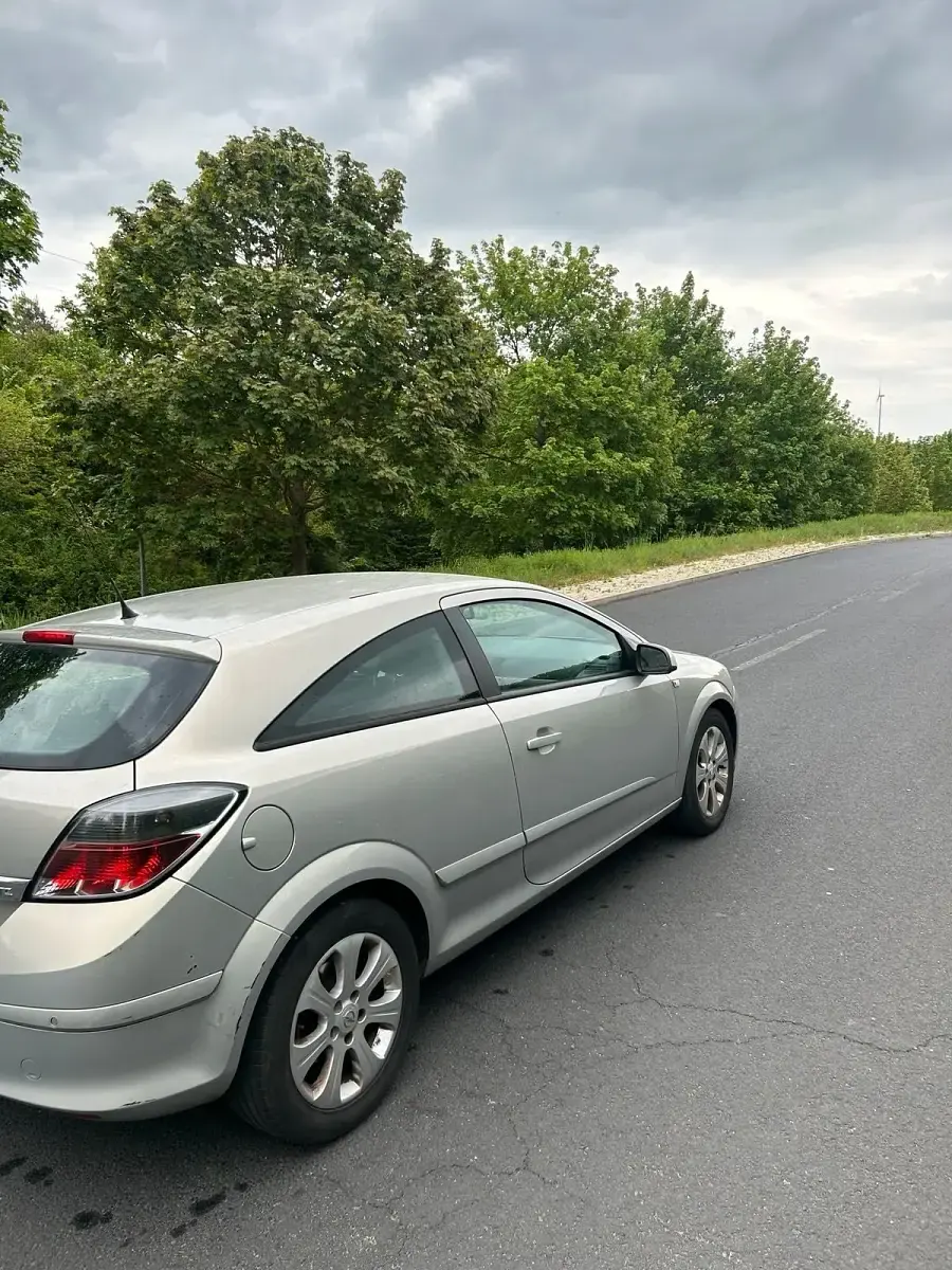Gebraucht Opel Astra GTC 90 PS (66 kW) 2008 Grau Kleinwagen