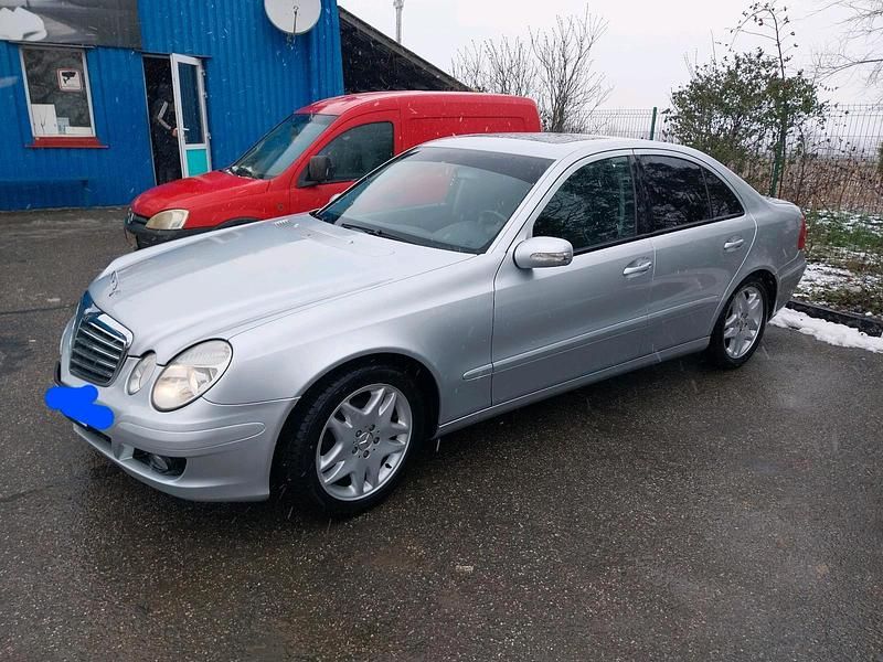 Silber Gebraucht 2006 Mercedes 220 Limousine | 4.300 € - Bild 1/4