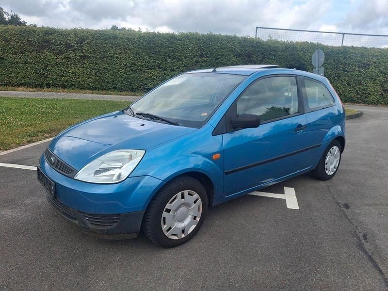 Blau Gebraucht 2002 Ford Fiesta Ambiente Kleinwagen | 2.250 € (Fairer Preis) - Bild 1/4
