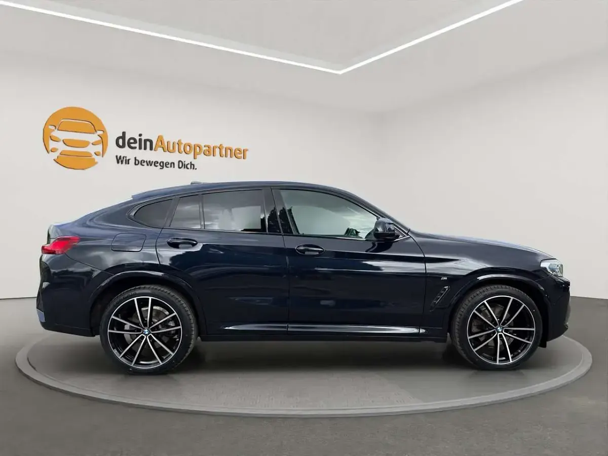 Gebraucht BMW X4 Sport Line 190 PS (139 kW) 2023 Carbonschwarz SUV