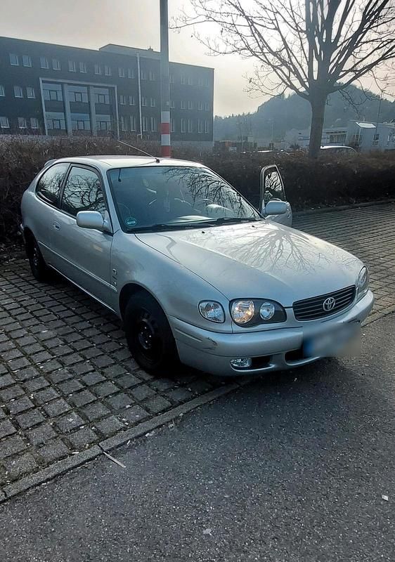 Gebraucht Toyota Corolla 110 PS (80 kW) 2001 Silber Coupé