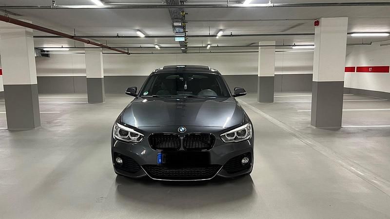 Grau Gebraucht 2015 BMW 120 Coupé M Sport Coupé | 16.999 € - Bild 1/4
