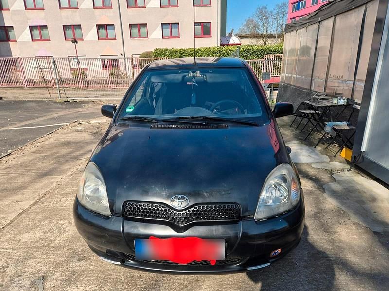 Gebraucht Toyota Yaris 87 PS (63 kW) 2002 Schwarz Limousine